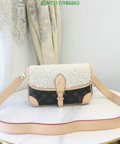 Louis Vuitton Replica Sologne crossbody bag white