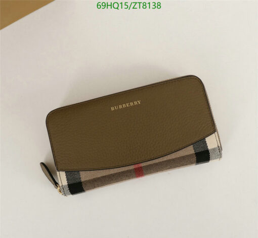 Replica Burberry Elmore wallet Zipped Around Green